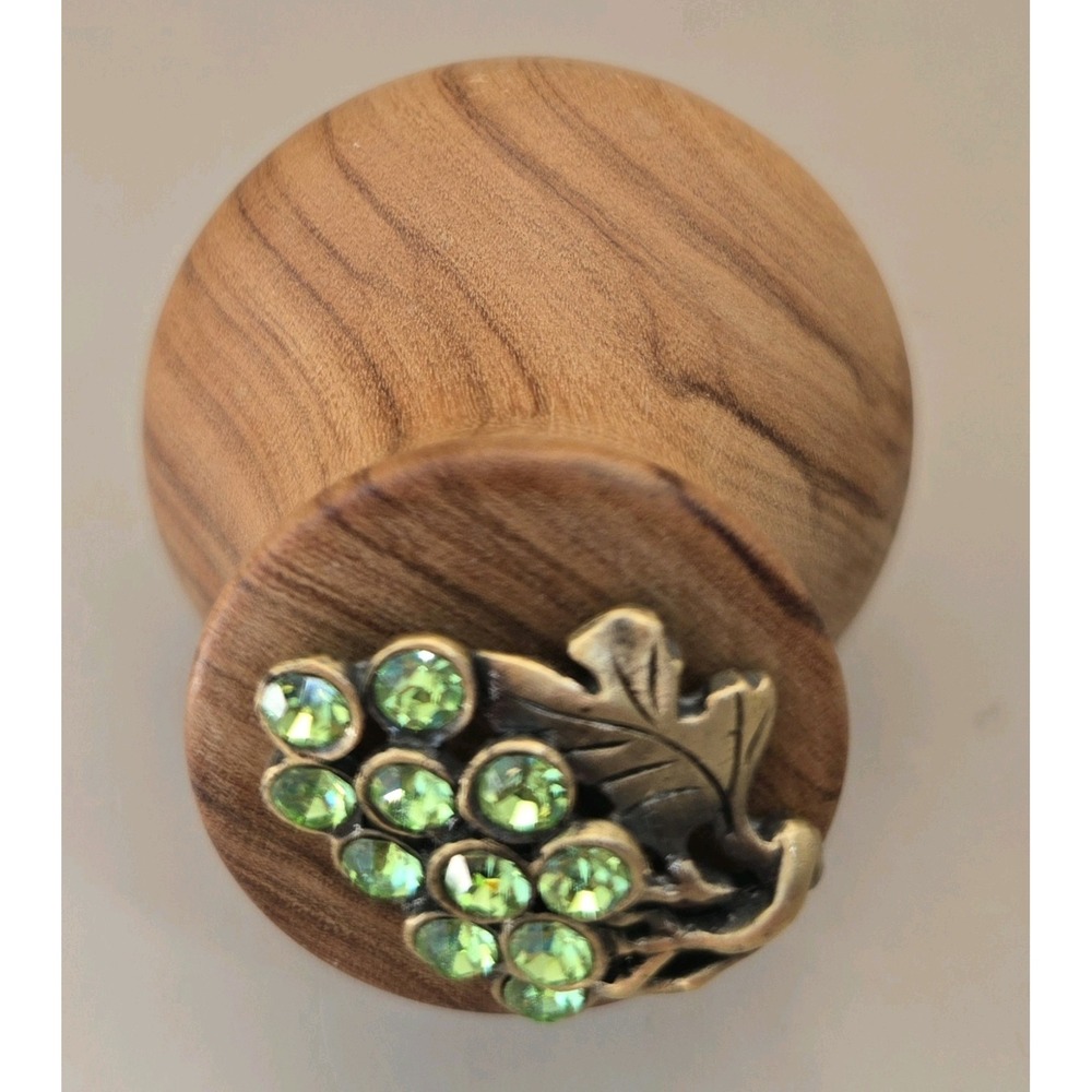 Wood Wine Stopper Plug Green Grapes. Great Condition.